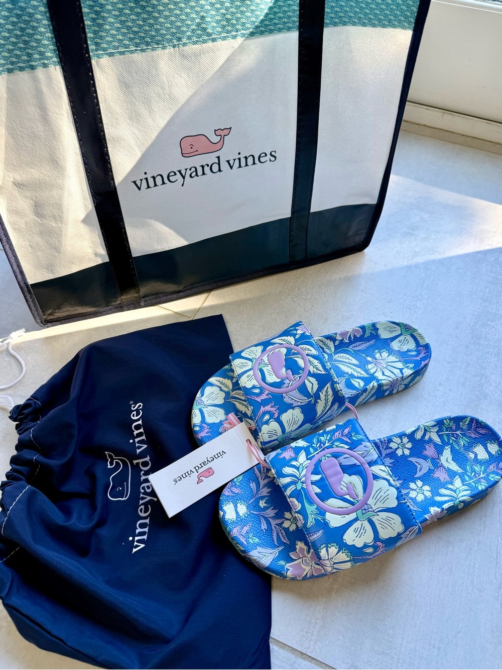 NWT - Vineyard Vines Slide Sandals
